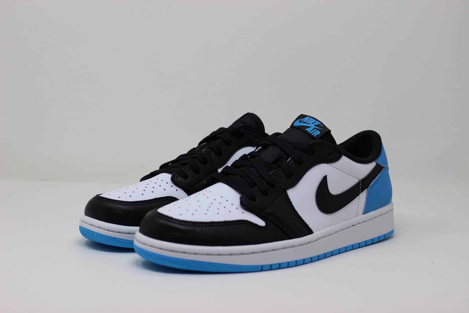 Nike Air Jordan 1 Low OG Black Dark Powder Blue CZ0775-104 Size 10.5W/9M Unc