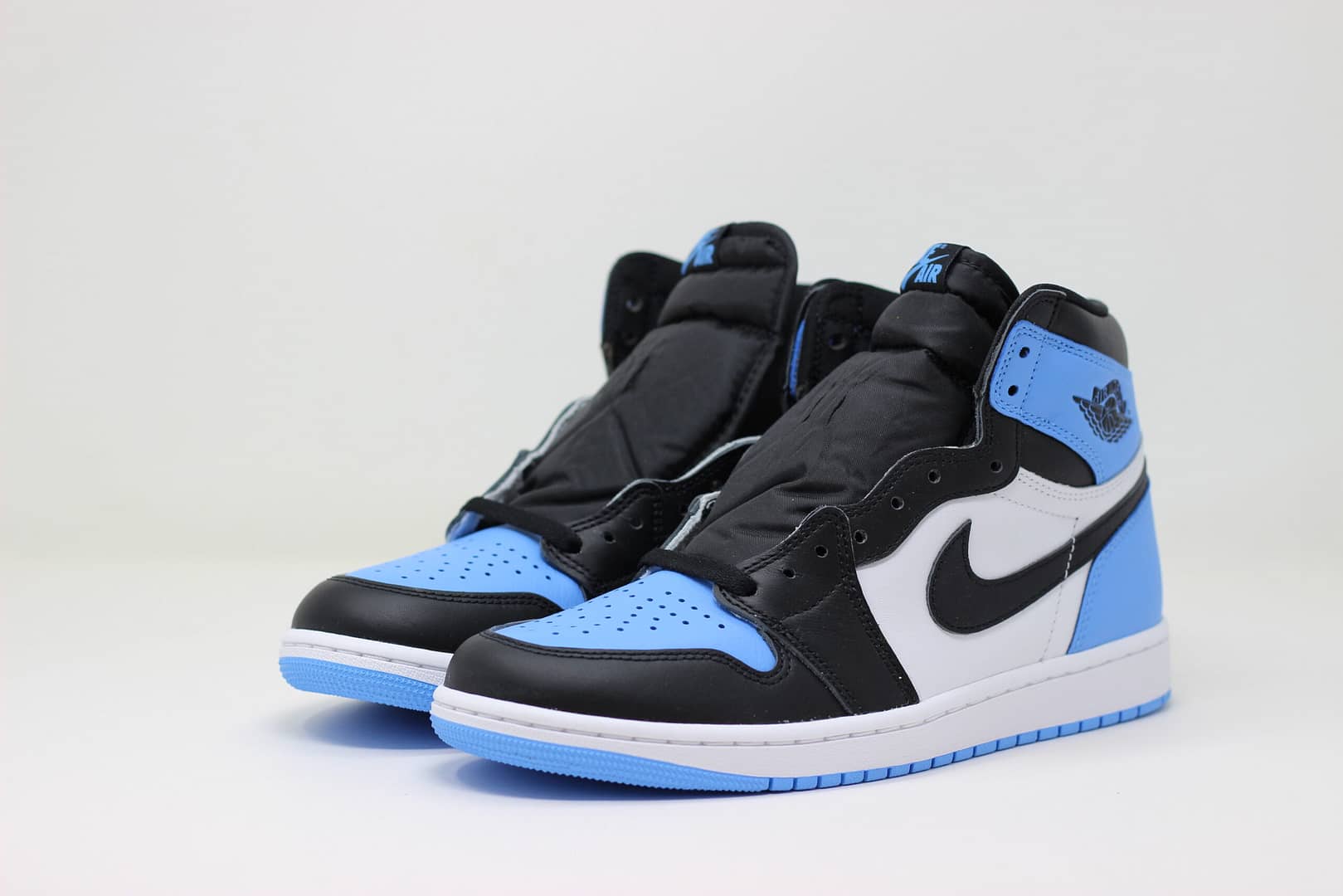 Nike Air Jordan 1 Retro High OG UNC Toe 2023 DZ5485-400 Size 9